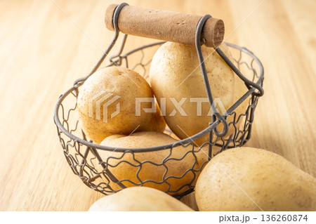 potatoes 136260874