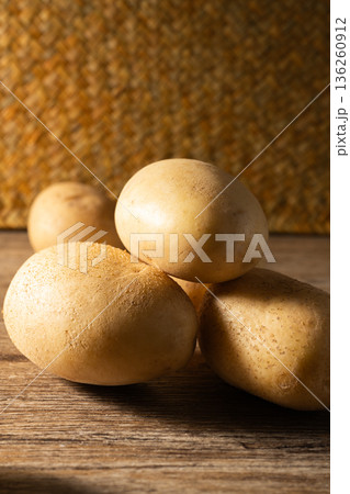 potatoes 136260912