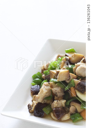 鶏肉とピーマンとシイタケの中華炒め 136261043