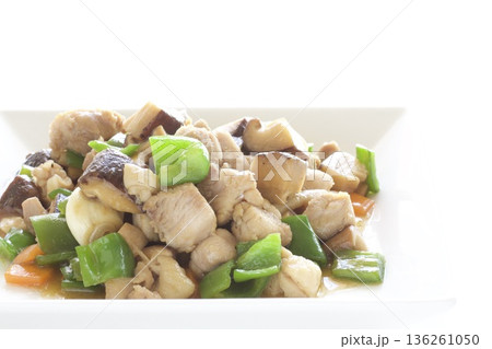 鶏肉とピーマンとシイタケの中華炒め 136261050