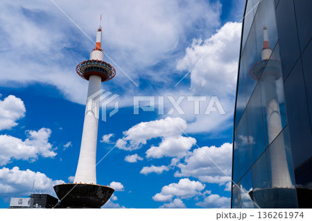 京都観光の出発点となる京都市下京区JR京都駅内外を撮影したもの 京都観光の出発点となる京都市下京区JR京都駅内外を撮影したもの 136261974