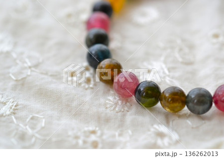 色とりどりの天然石 136262013