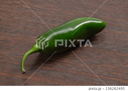 苦くない野菜、こどもピーマン 136262495