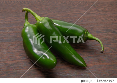 苦くない野菜、こどもピーマン 136262497