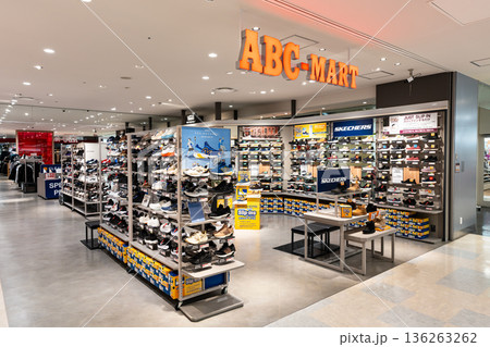 ABC-MARTミウィ橋本店でお買物　神奈川県相模原市緑区橋本 136263262