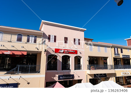 三井アウトレットパーク 多摩南大沢の2階を散策　東京都八王子市南大沢 136263406