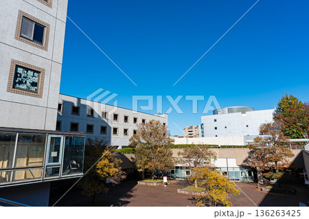 東京都立大学の生協・食堂・図書館方面　東京都八王子市南大沢 136263425