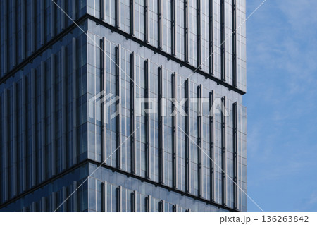 抽象的な建築構造によるパターン背景素材 136263842