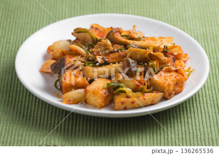 厚揚げのキムチとエリンギ炒め 136265536