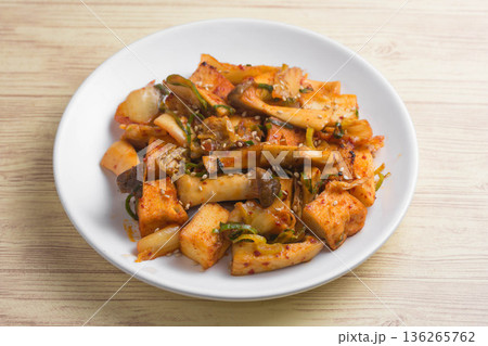 厚揚げのキムチとエリンギ炒め 136265762