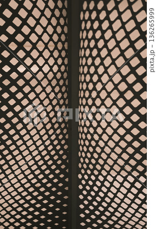 幾何学模様の建築壁面 抽象背景素材 136265999
