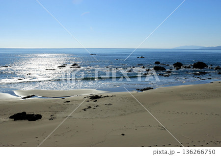 美しい海岸の風景 136266750