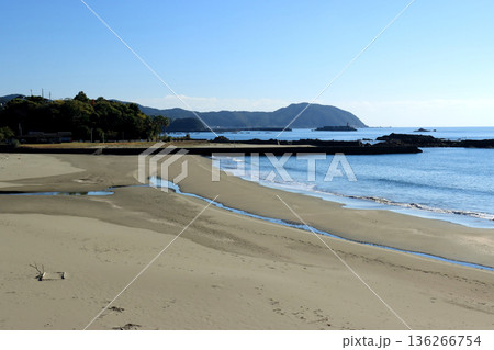 美しい海岸の風景 136266754