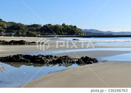 美しい海岸の風景 136266763