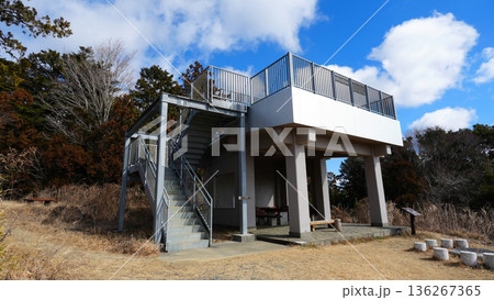 富幕山 山頂の展望台 富幕山 山頂の展望台 136267365