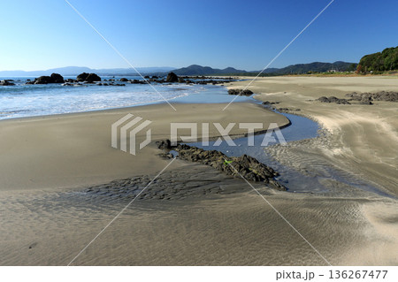 鏡張りの砂浜 136267477