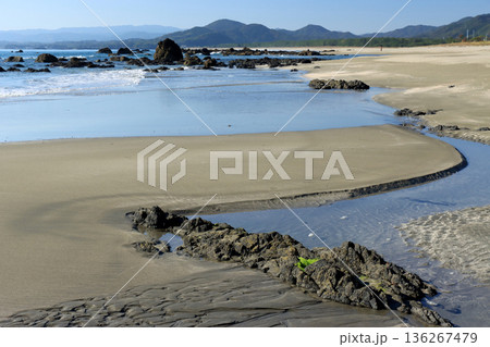 鏡張りの砂浜 136267479