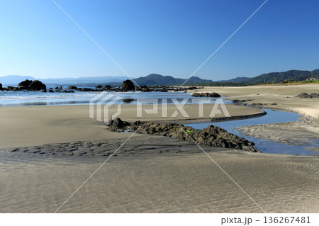 鏡張りの砂浜 136267481