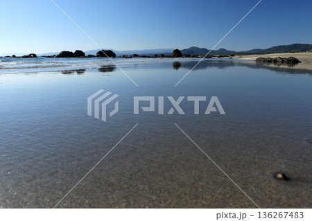 鏡張りの砂浜 136267483