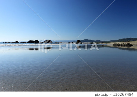 鏡張りの砂浜 136267484
