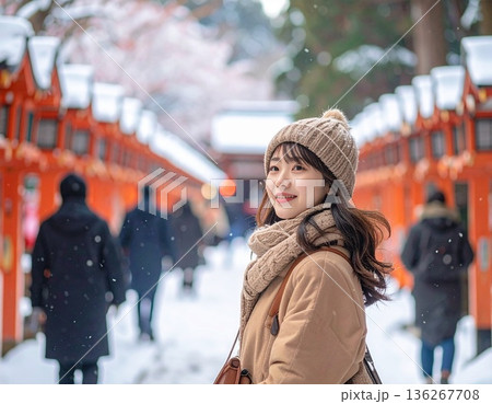 冬の神社参拝 136267708