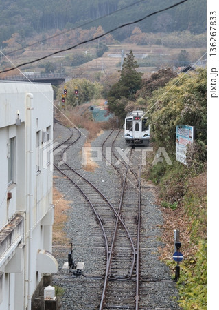 立野駅構内に待機する南阿蘇鉄道高森線の列車 立野駅構内に待機する南阿蘇鉄道高森線の列車 136267833