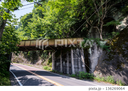 【小河内線】国道に架かる廃線跡の橋梁とトンネル 【小河内線】国道に架かる廃線跡の橋梁とトンネル 136269064