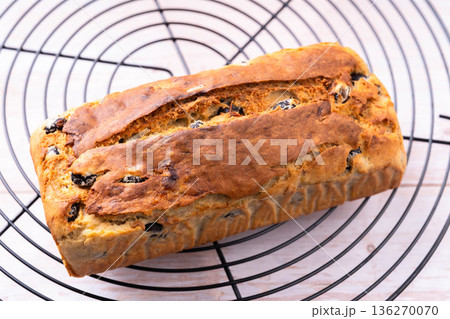 黒豆のパウンドケーキ 136270070