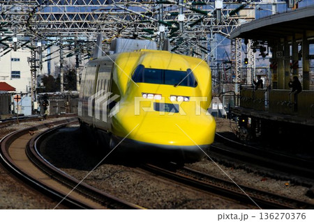 幸せの黄色い新幹線が『小田原駅』を高速で通過!!… 東海道新幹線・ドクターイエロー【923形】 幸せの黄色い新幹線が『小田原駅』を高速で通過!!… 東海道新幹線・ドクターイエロー【923形】 136270376