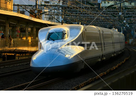 日本の大動脈【東海道新幹線】を駆け抜ける… 『N700A系 』小田原駅にて 136270519