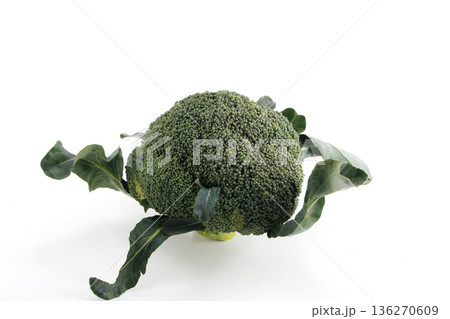 新鮮なブロッコリー 136270609