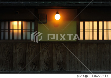 祇園の古い町並み 祇園の古い町並み 136270613