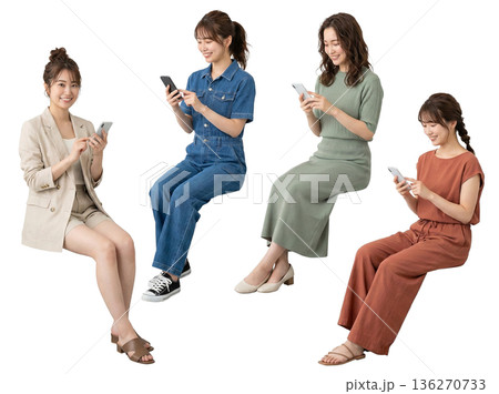 20代同一人物の女性 スマホ操作する座り姿 4人セット 全身切り抜き 透過PNG カジュアル 136270733