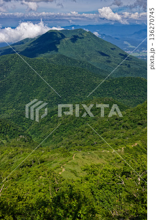 高妻山稜線から見る雲湧く黒姫山 高妻山稜線から見る雲湧く黒姫山 136270745