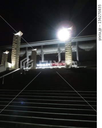 日産スタジアム 夜 136270835