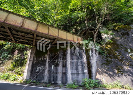 【小河内線】国道に架かる廃線跡の橋梁とトンネル 【小河内線】国道に架かる廃線跡の橋梁とトンネル 136270929