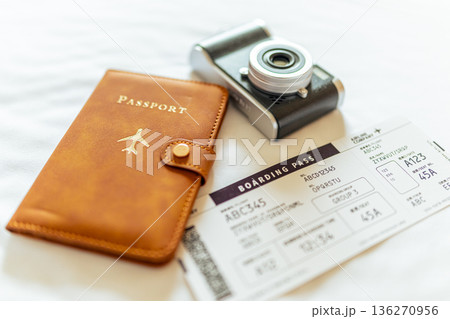 旅行準備の必需品 ■撮影協力:関西国際空港(KIX) 旅行準備の必需品 ■撮影協力:関西国際空港(KIX) 136270956