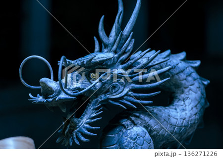 龍の彫像 136271226