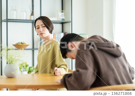 夫婦喧嘩 136271808