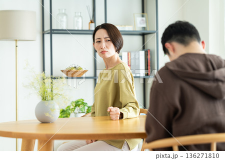 夫婦喧嘩 夫婦喧嘩 136271810