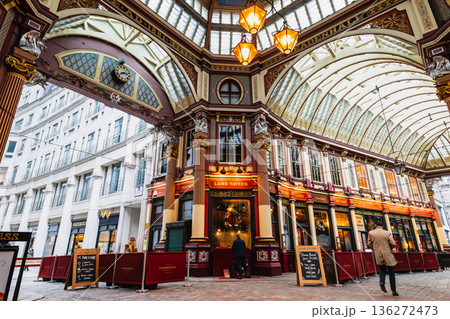 ロンドン老舗市場の一つ　レドンホール・マーケット 136272473