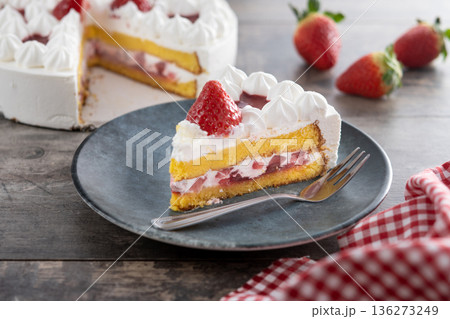 Slice of strawberry cake with fresh strawberries Slice of strawberry cake with fresh strawberries 136273249