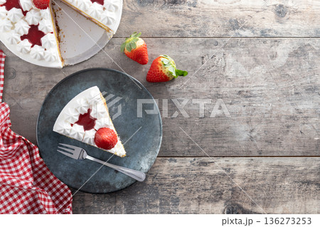 Slice of strawberry cake with fresh strawberries 136273253