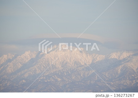 雪の立山連峰と笠雲 雪の立山連峰と笠雲 136273267