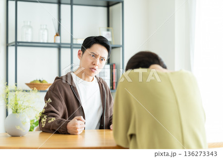 夫婦喧嘩 136273343