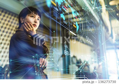 女性がデータを監視する 136273730