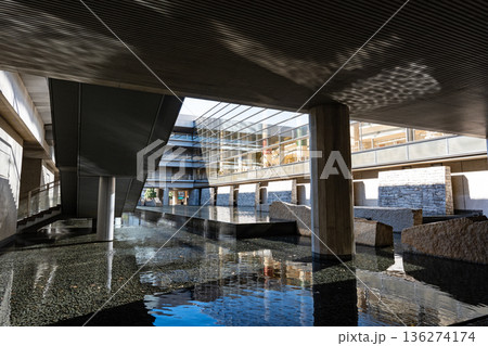 新国立劇場オペラパレスの水辺 東京都渋谷区本町 新国立劇場オペラパレスの水辺 東京都渋谷区本町 136274174