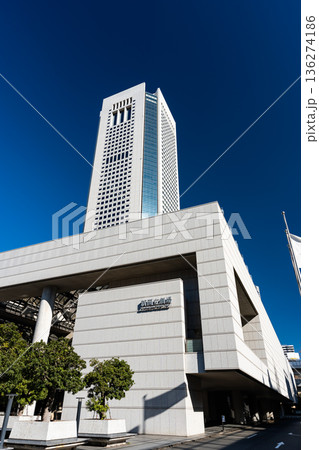 新国立劇場オペラパレスと東京オペラシティ 超高層ビル 東京都渋谷区本町 新国立劇場オペラパレスと東京オペラシティ 超高層ビル 東京都渋谷区本町 136274186