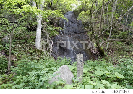 立田の滝 青森県十和田市にある落差20mの段瀑 立田の滝 青森県十和田市にある落差20mの段瀑 136274368