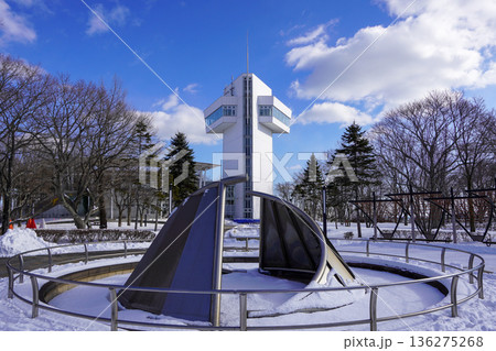 苫小牧市緑ヶ丘公園展望台・冬 136275268